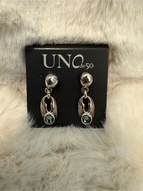 UNO de 50 Silver-Tone Drop Earrings with Green Stones